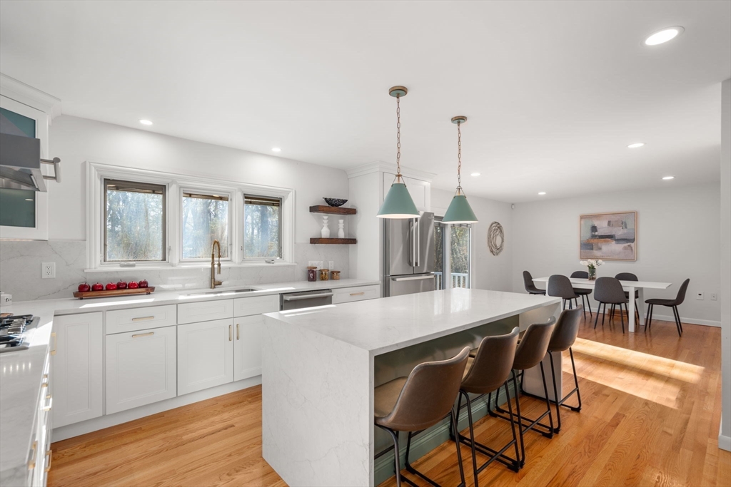 183 Kings Grant Road Weston, MA 02493 - Photo 8 of 35