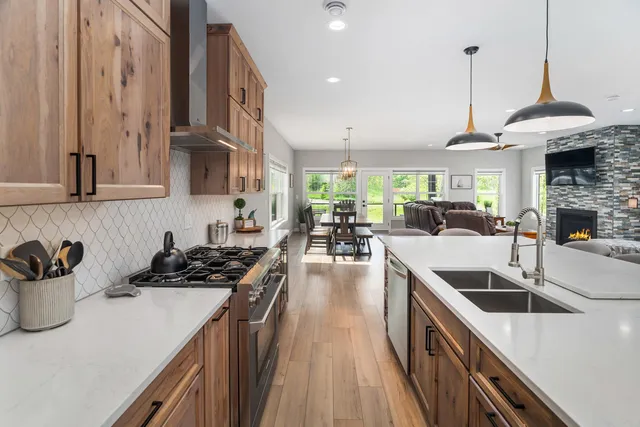 $798,000 | 121 Kayak View, Duluth, MN 55808