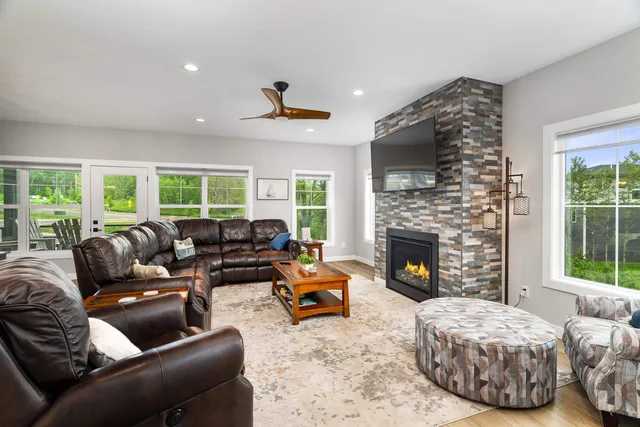 $798,000 | 121 Kayak View, Duluth, MN 55808