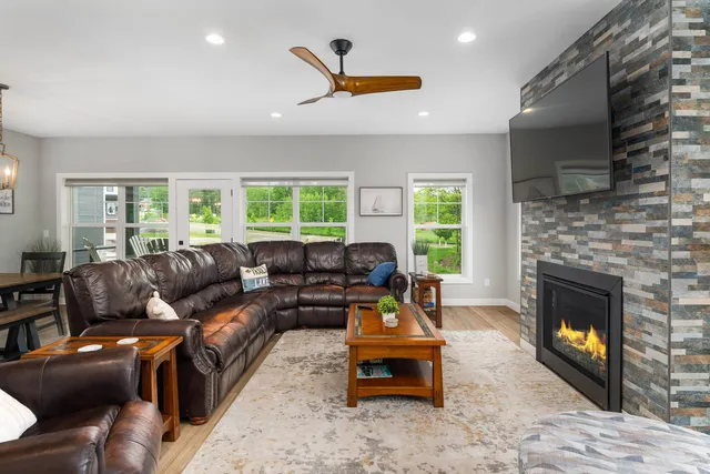 $798,000 | 121 Kayak View, Duluth, MN 55808