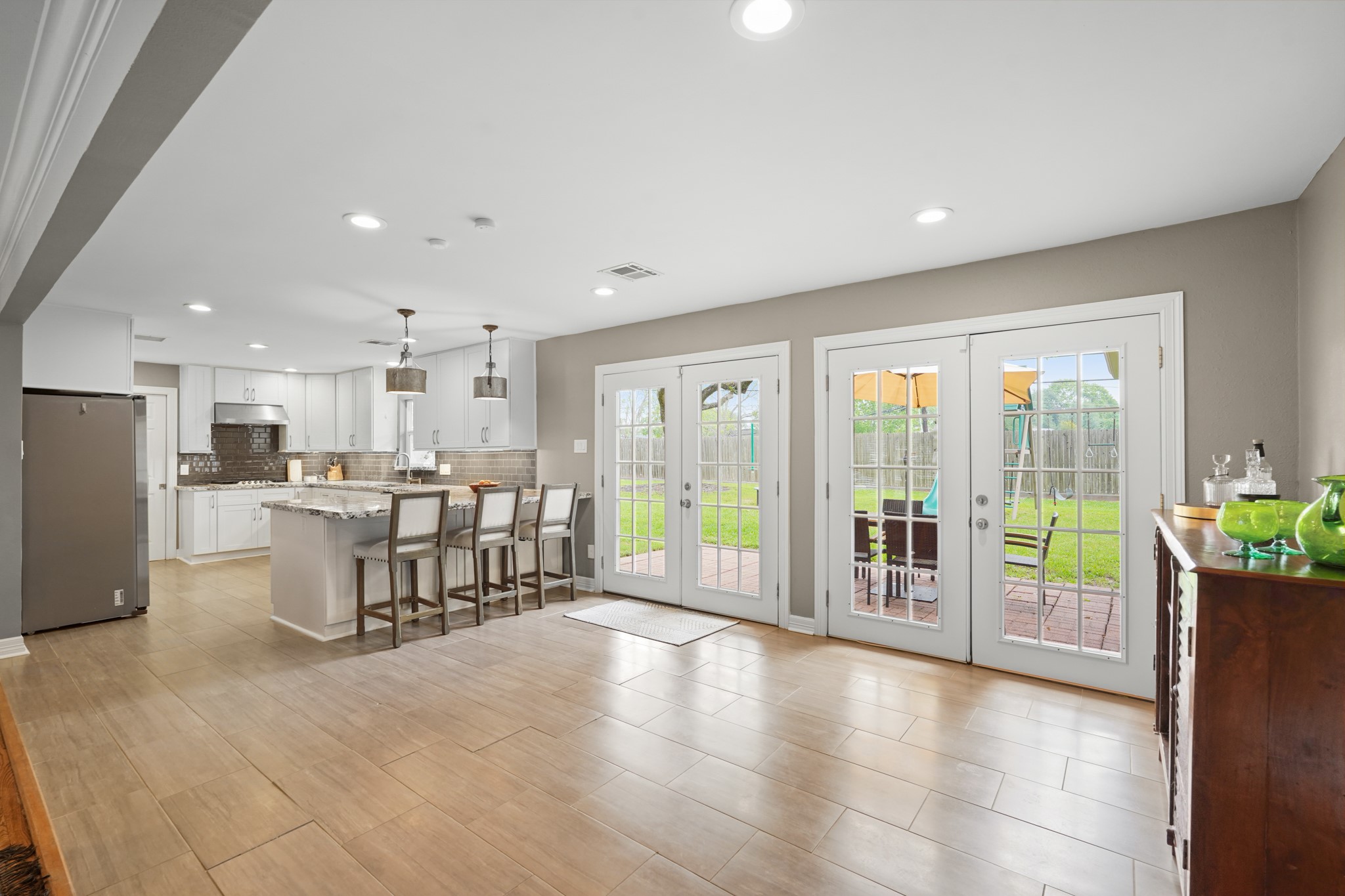 5242 Sanford Road Houston, TX 77035 - Photo 16 of 34