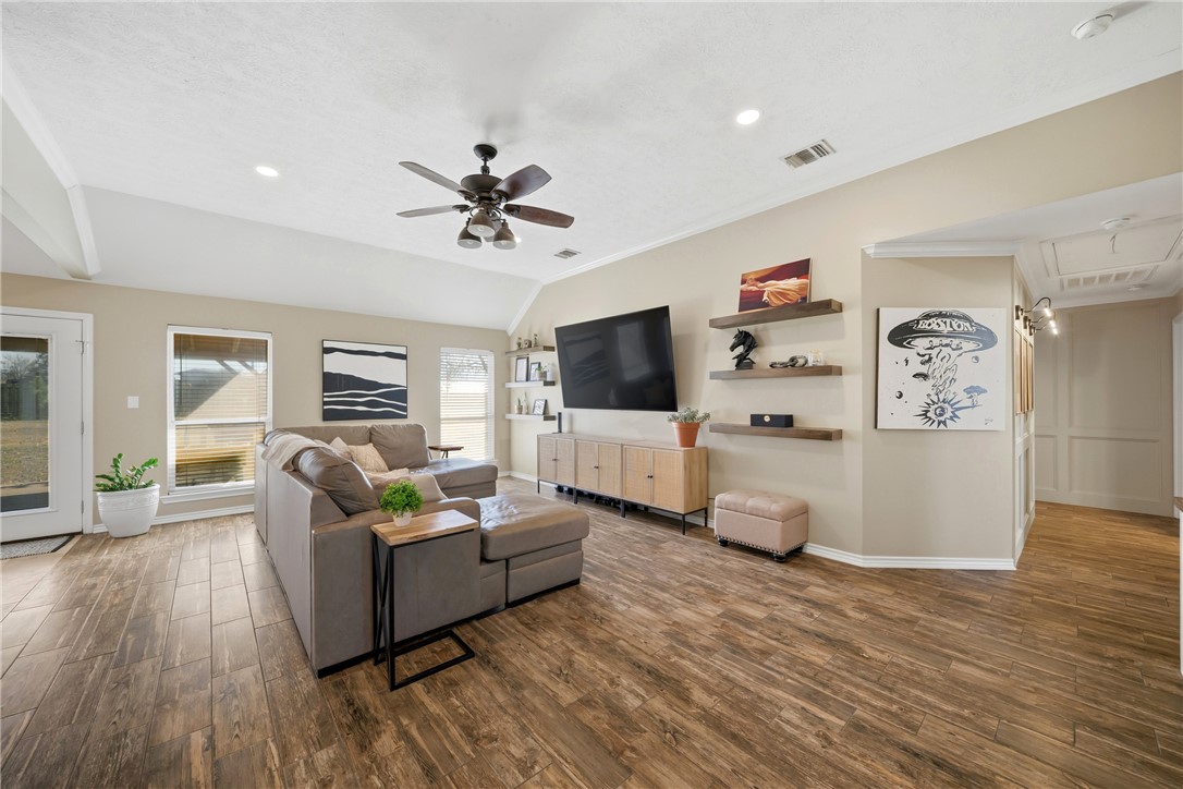 214 Apache Drive Franklin, TX 77856 - Photo 2 of 32 a living room with furniture and a flat screen tv