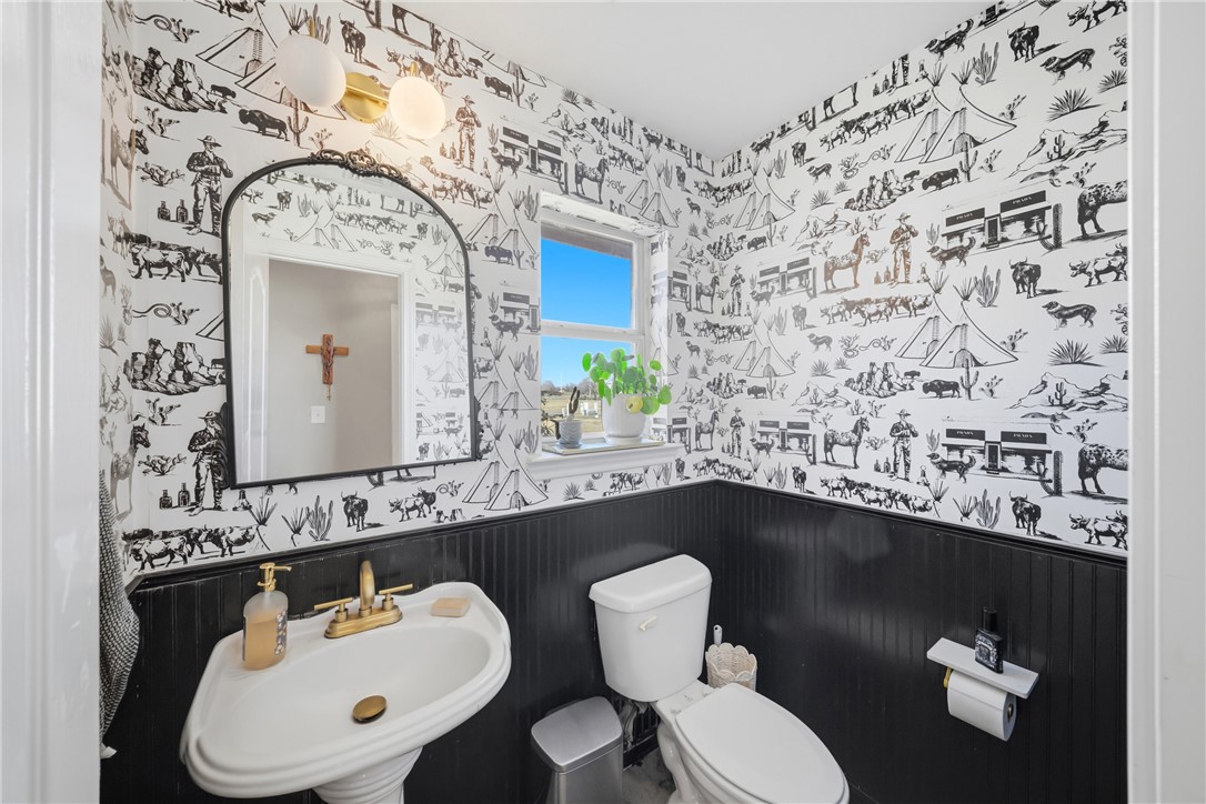 214 Apache Drive Franklin, TX 77856 - Photo 4 of 32 a bathroom with a sink a toilet and mirror