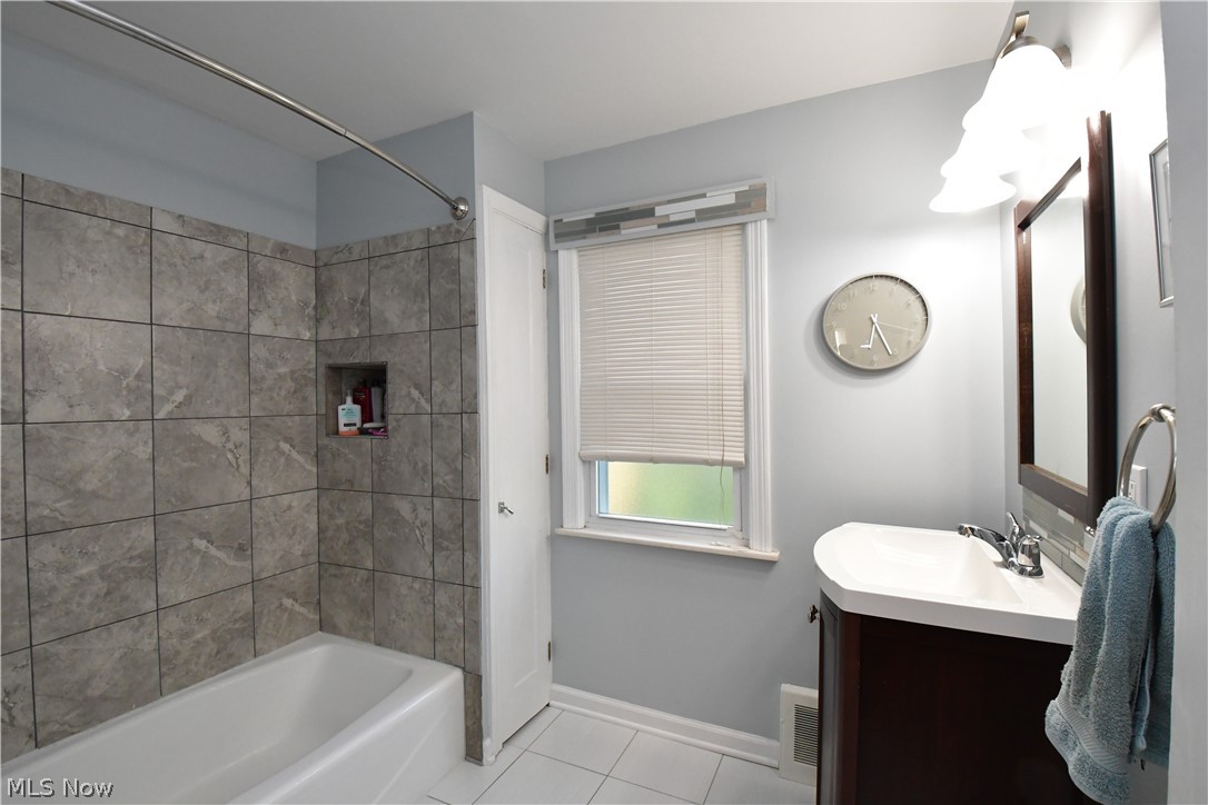 1507 Edgefield Road Lyndhurst, OH 44124 - Photo 18 of 35