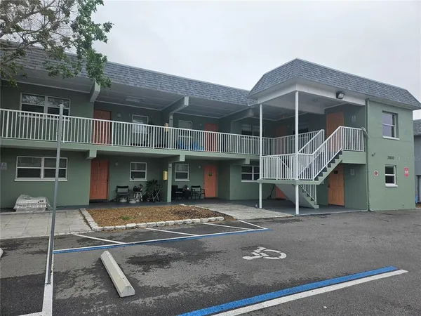 a view of house with car parked