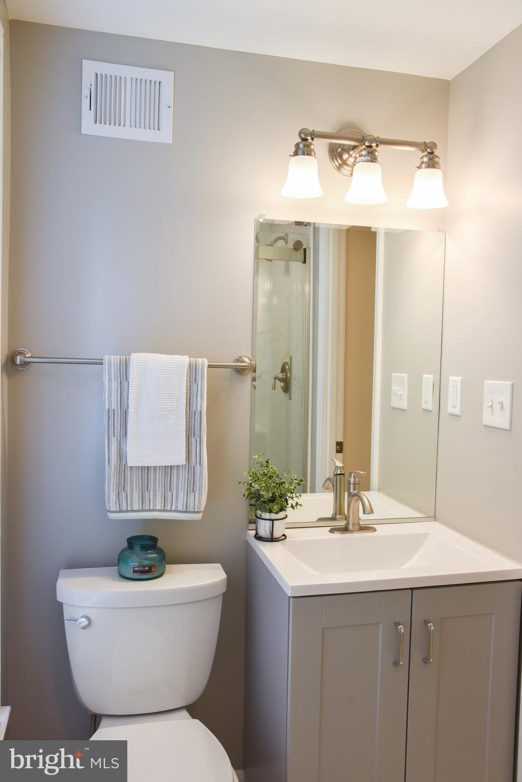 8404 Jeb Stuart Road Potomac, MD 20854 - Photo 14 of 28 First Floor Bathroom