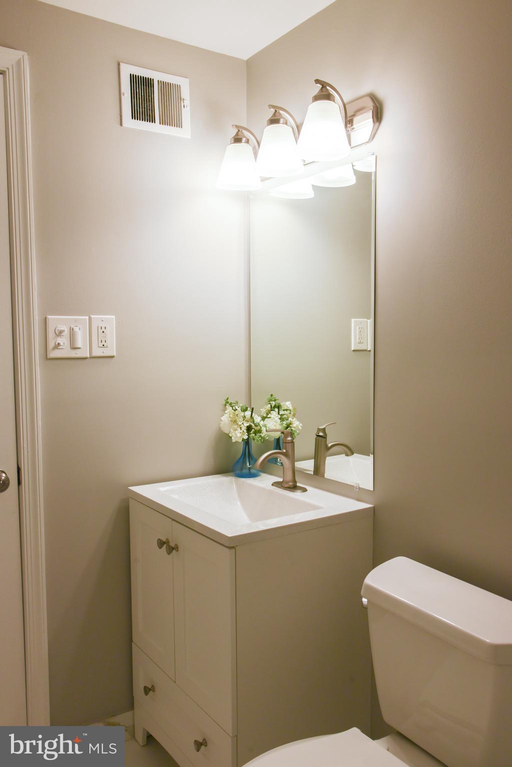 8404 Jeb Stuart Road Potomac, MD 20854 - Photo 25 of 28 2nd Floor bathroom
