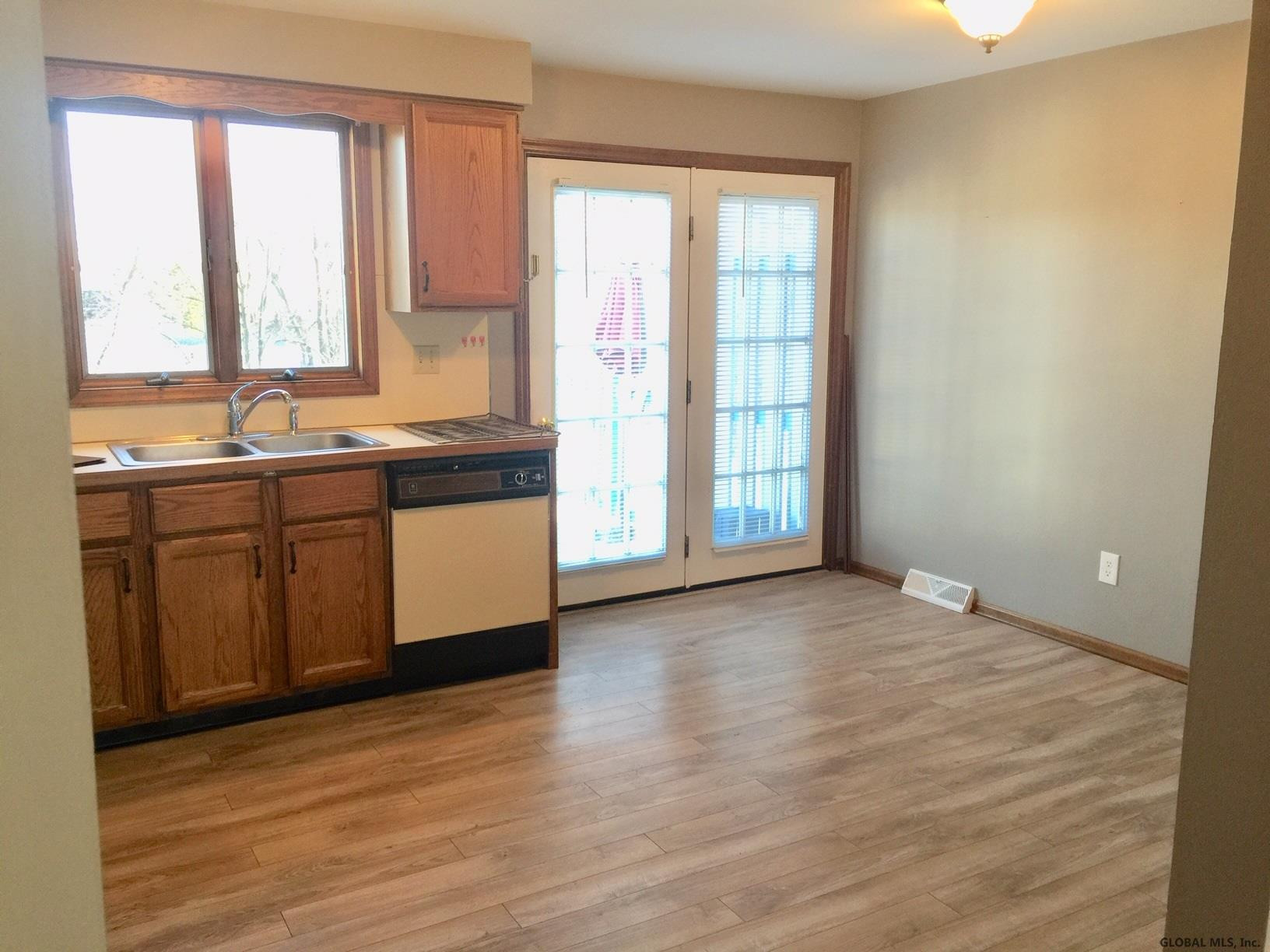 114 Osborne Road Colonie, NY 12205 - Photo 11 of 20 Photo 11