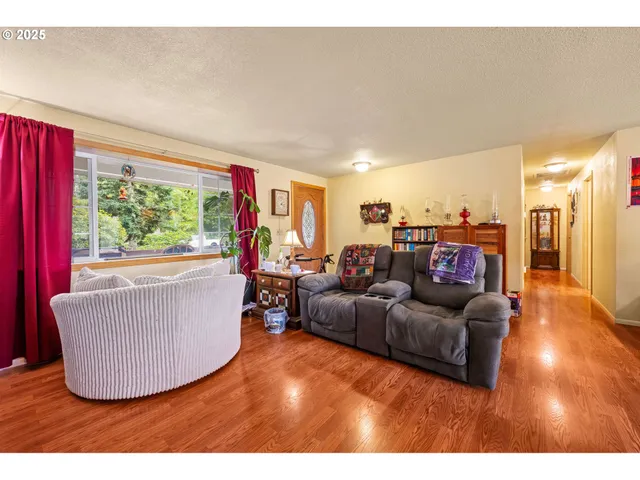 a view of a livingroom and dining room