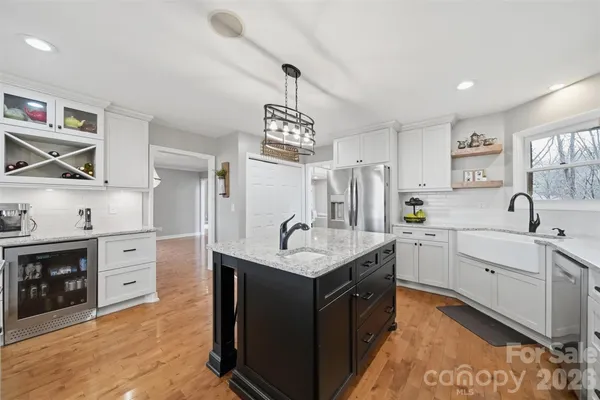 $849,000 | 4624 9th Street Northeast, Hickory, NC 28601