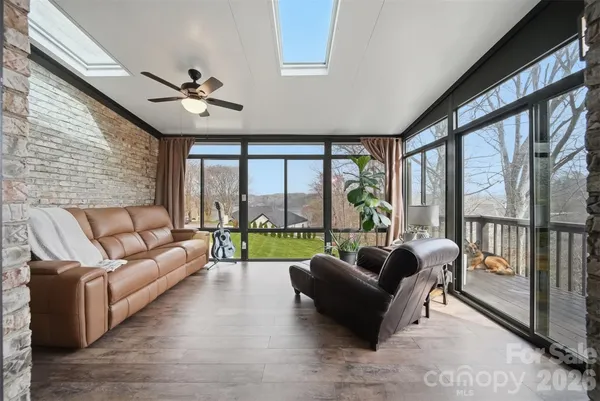 $849,000 | 4624 9th Street Northeast, Hickory, NC 28601