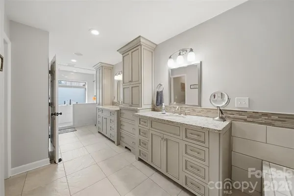 $849,000 | 4624 9th Street Northeast, Hickory, NC 28601