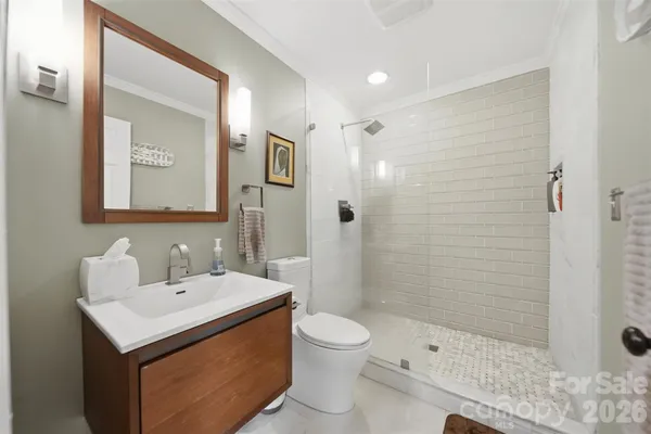 $849,000 | 4624 9th Street Northeast, Hickory, NC 28601