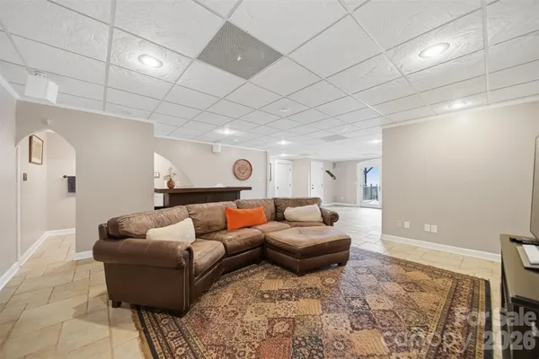 $849,000 | 4624 9th Street Northeast, Hickory, NC 28601