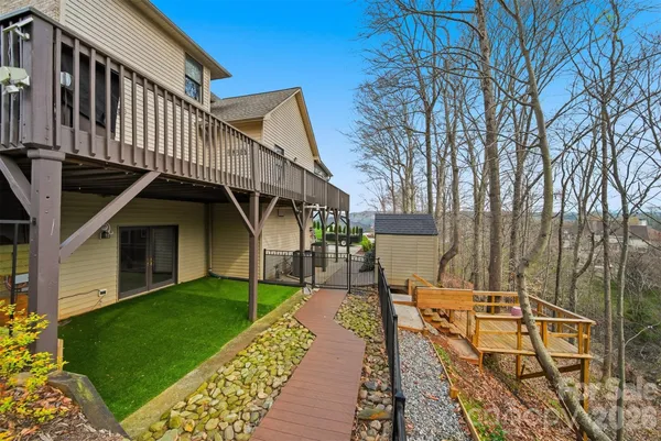 $849,000 | 4624 9th Street Northeast, Hickory, NC 28601