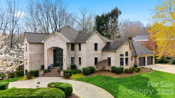 $849,000 | 4624 9th Street Northeast, Hickory, NC 28601