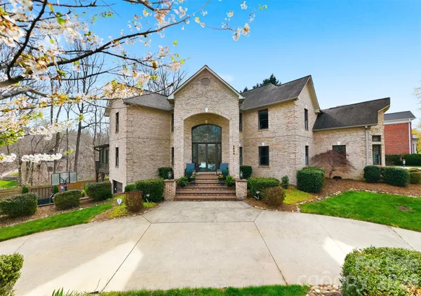 $849,000 | 4624 9th Street Northeast, Hickory, NC 28601