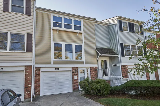 $2,400 | 2035 Stanley Court, Hoffman Estates, IL 60169