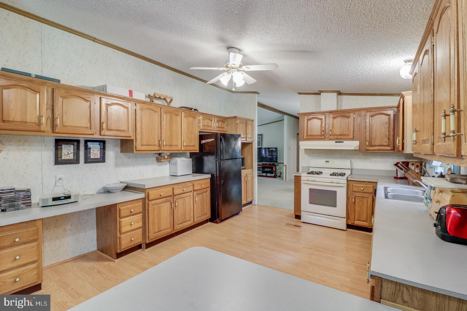24782 Pinetown Road Denton, MD 21629 - Photo 11 of 35 So much space to cook & entertain!