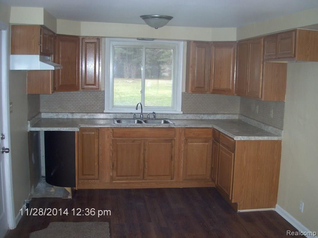 1045 Michigan Road Port Huron, MI 48060 - Photo 6 of 18