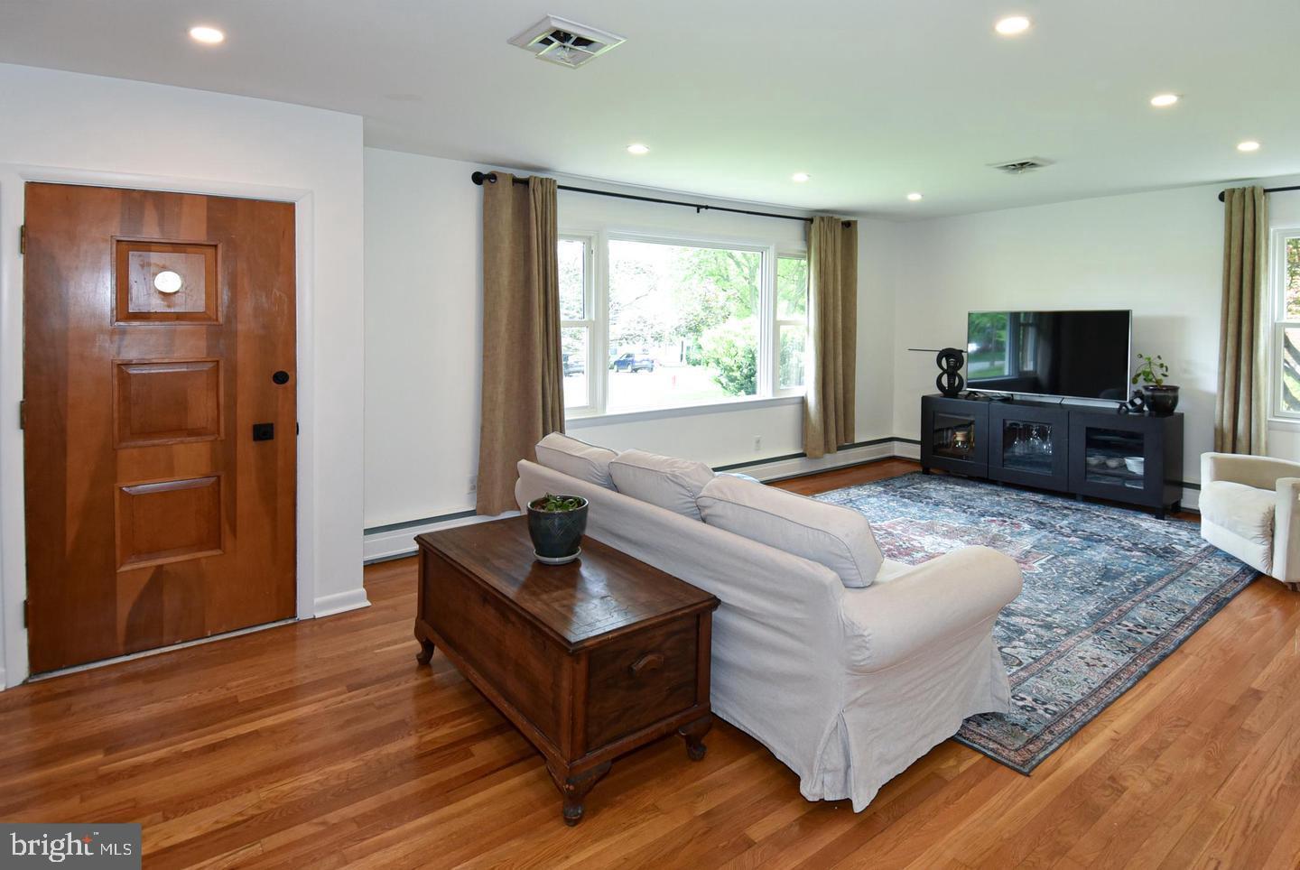 2 Cinnamon Fern Road Round Hill, VA 20141 - Photo 3 of 38 Gallery Image 3