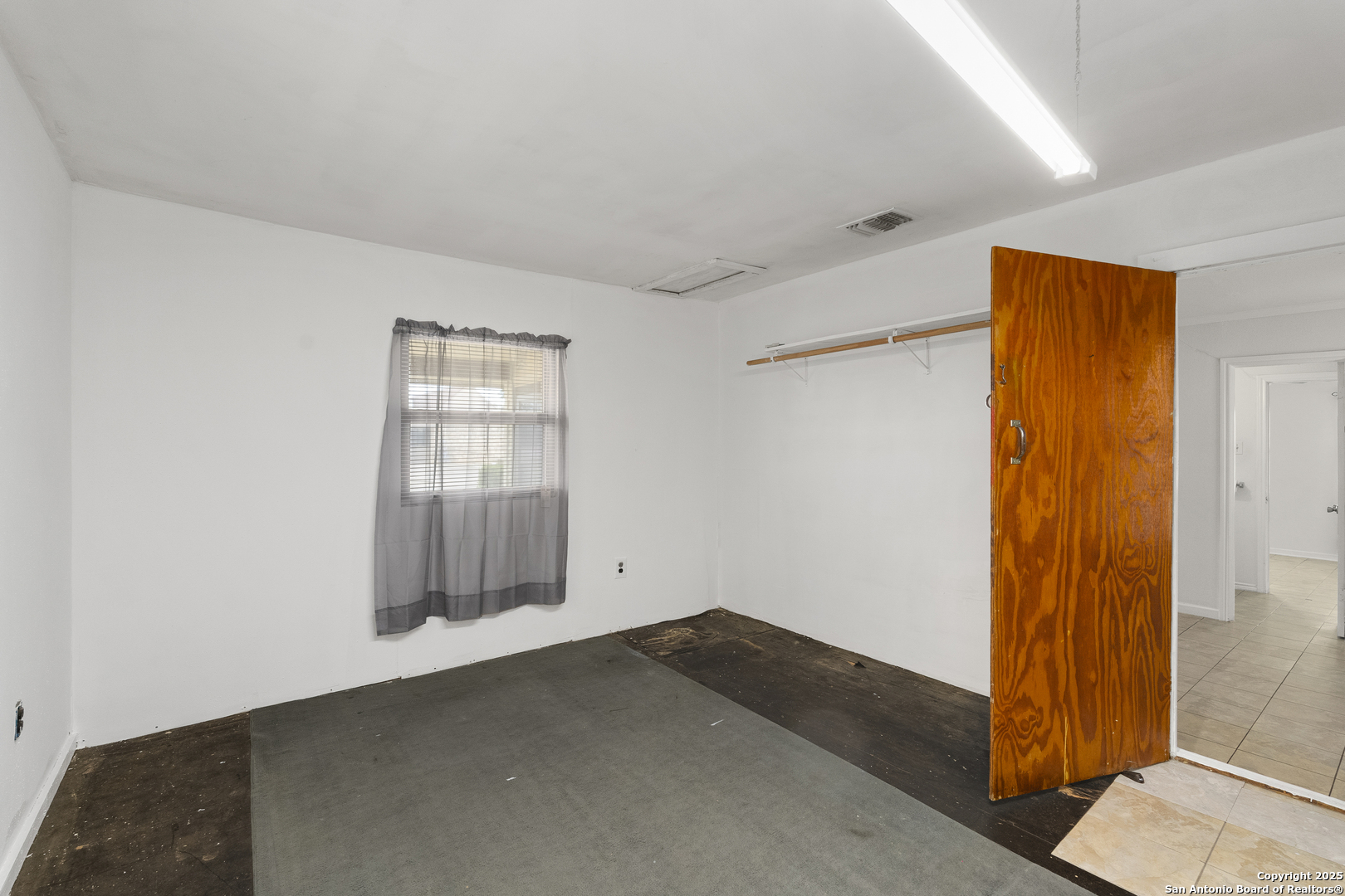 100 Haeckerville Road Cibolo, TX 78108 - Photo 11 of 31 an empty room with windows