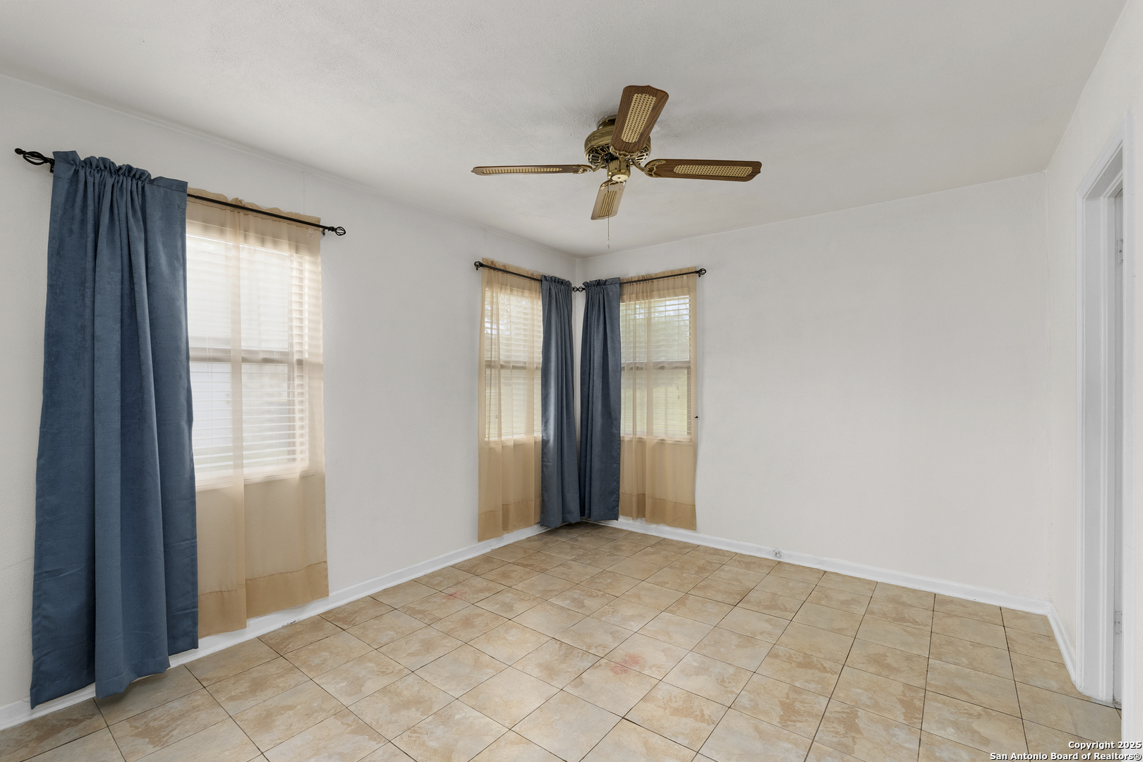 100 Haeckerville Road Cibolo, TX 78108 - Photo 8 of 31 a view of empty room with windows