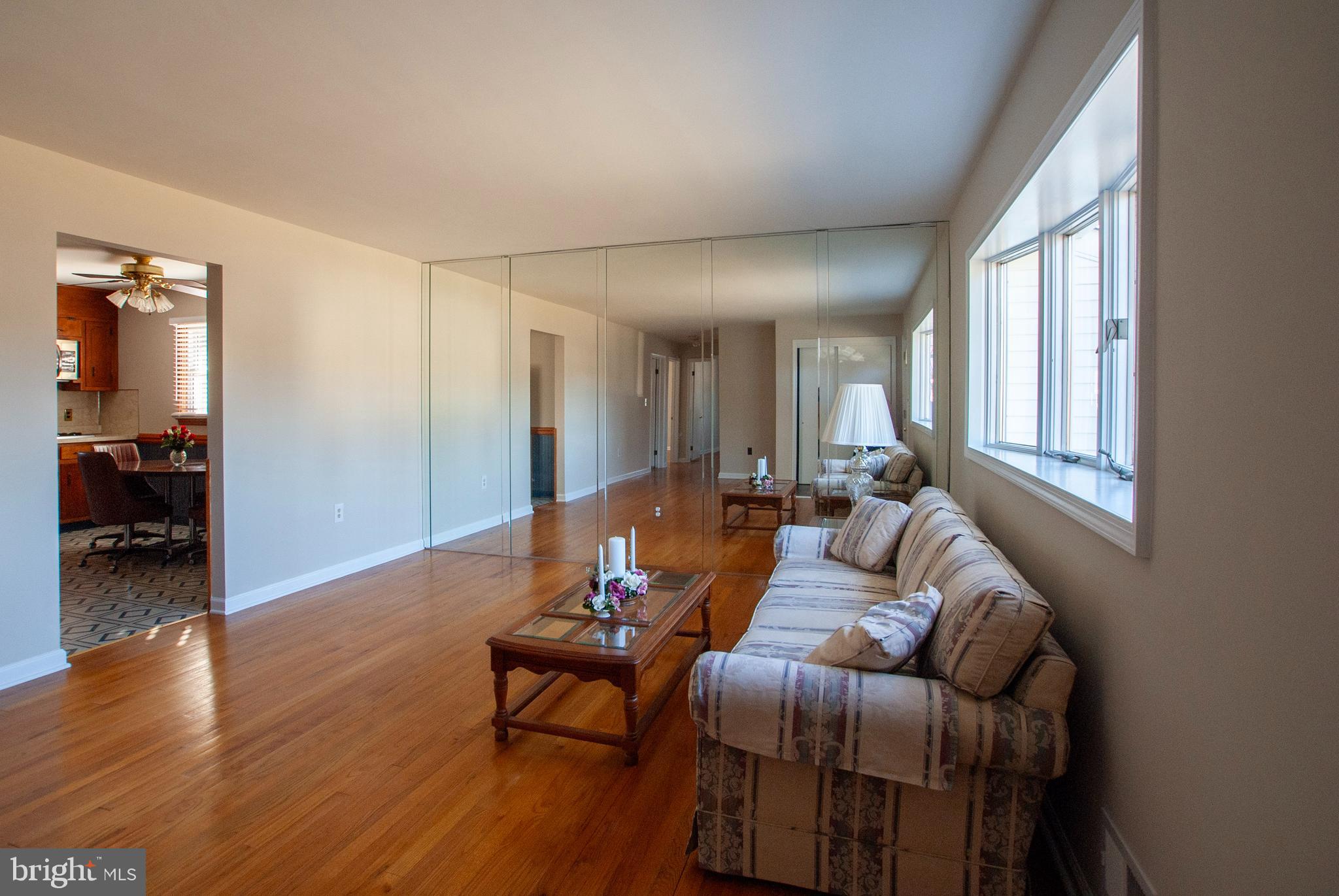 23 Doreen Road Hamilton, NJ 08690 - Photo 4 of 41 Living Room