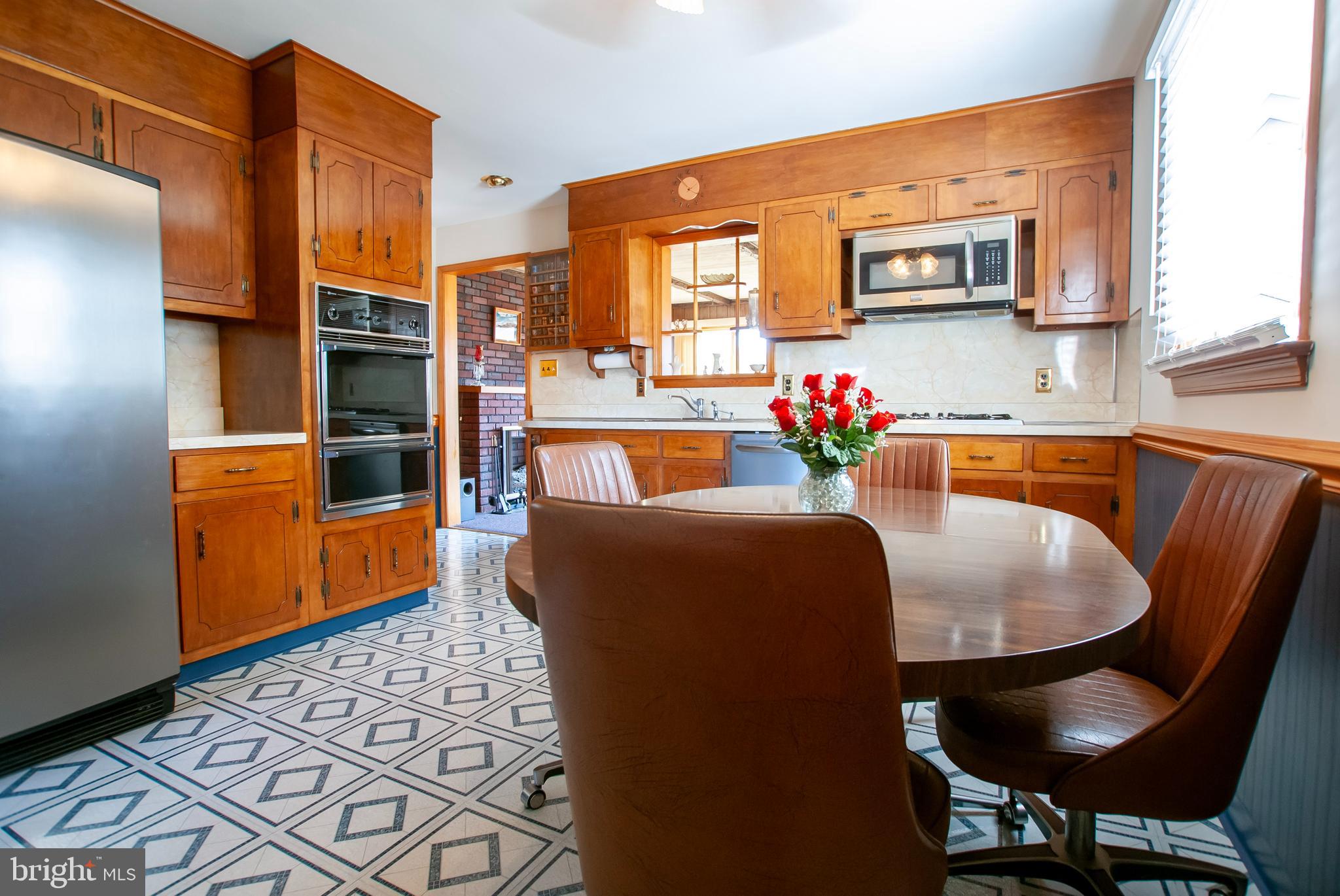 23 Doreen Road Hamilton, NJ 08690 - Photo 8 of 41 Eat-in Kitchen