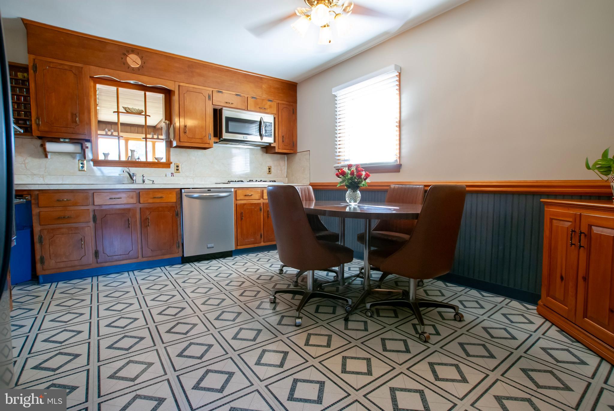 23 Doreen Road Hamilton, NJ 08690 - Photo 10 of 41 Eat-in Kitchen