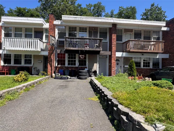 $299,900 | 108 Halgren Crescent, Haverstraw, NY 10927