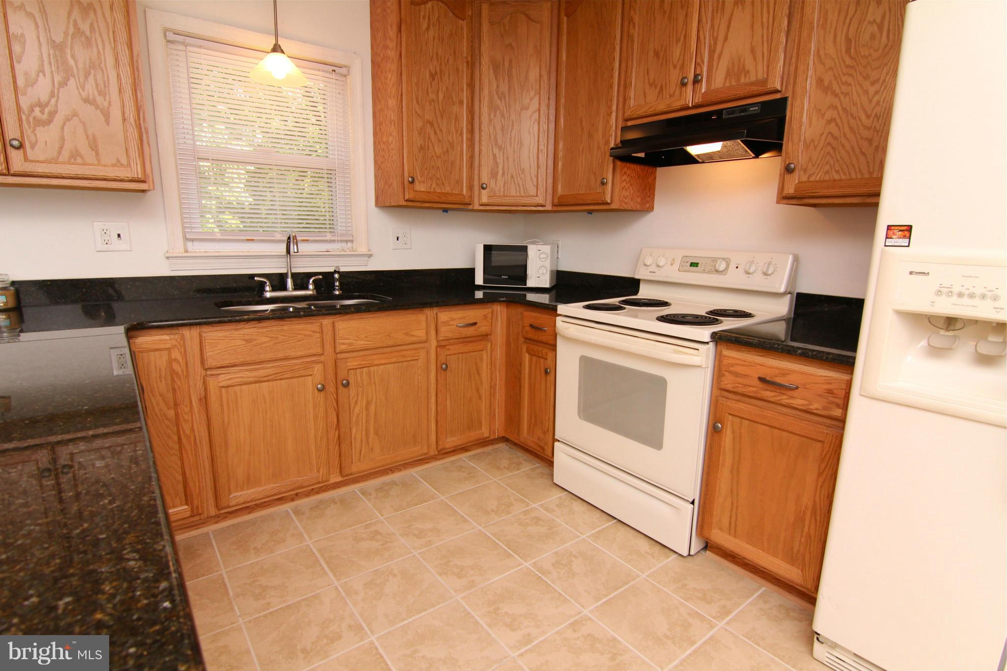 1508 Featherstone Road Woodbridge, VA 22191 - Photo 7 of 22 Kitchen