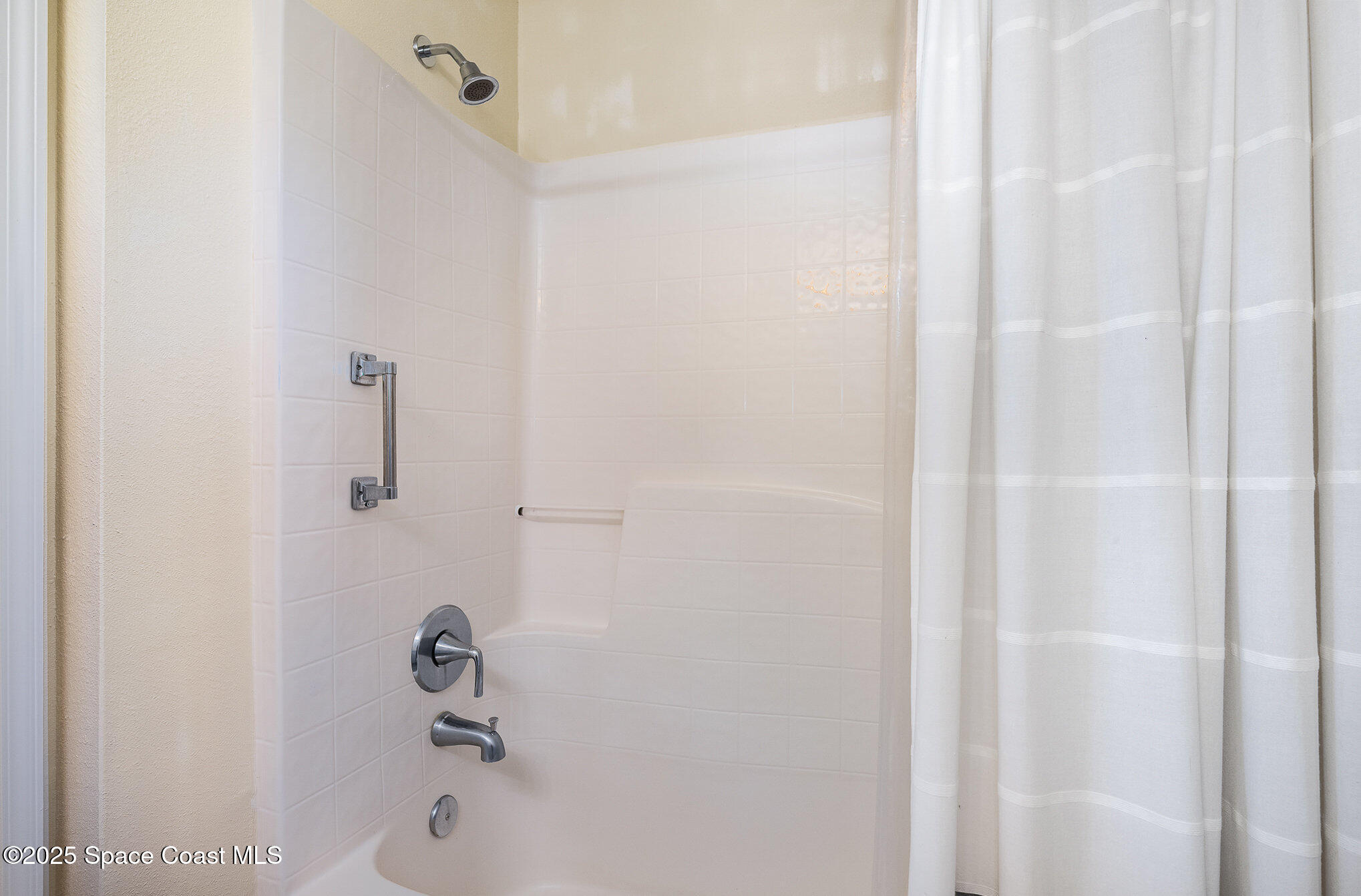 2111 Spring Creek Circle Palm Bay, FL 32905 - Photo 20 of 32 Guest Bathroom