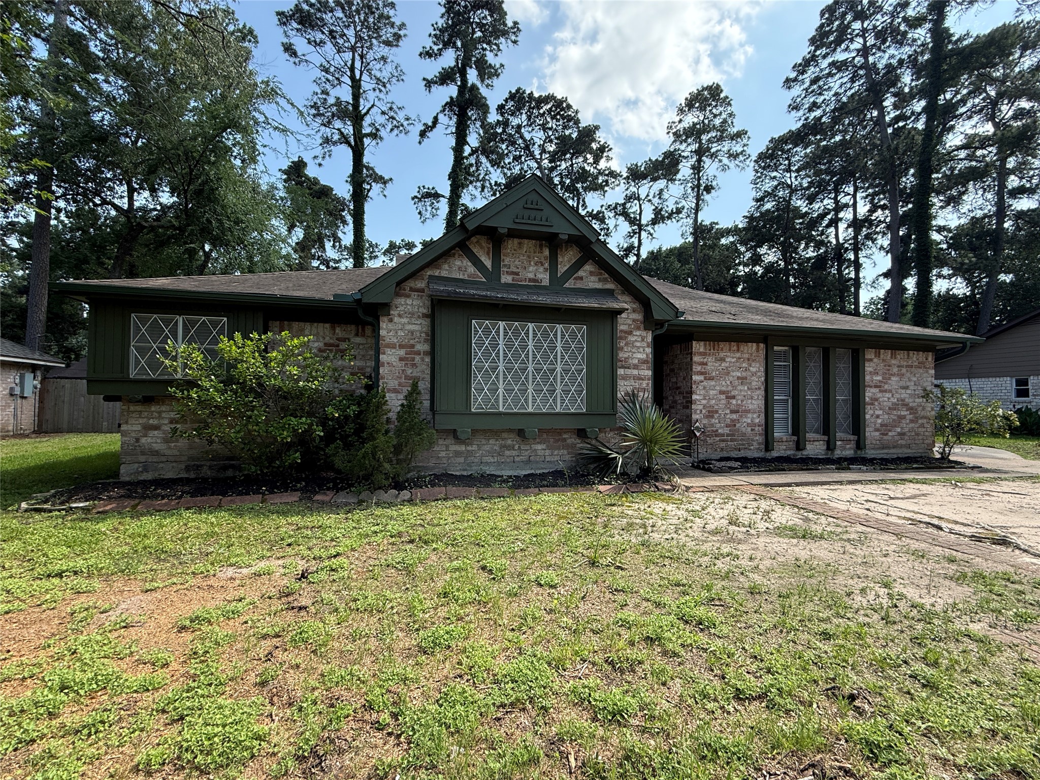 422 Gamewood Drive Spring, TX 77386 - Photo 2 of 25 a front view of a house with garden