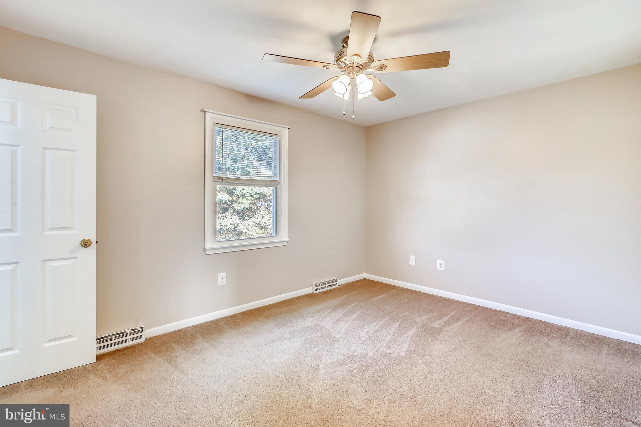 8 Centerside Road Mount Airy, MD 21771 - Photo 11 of 29 Master bedroom