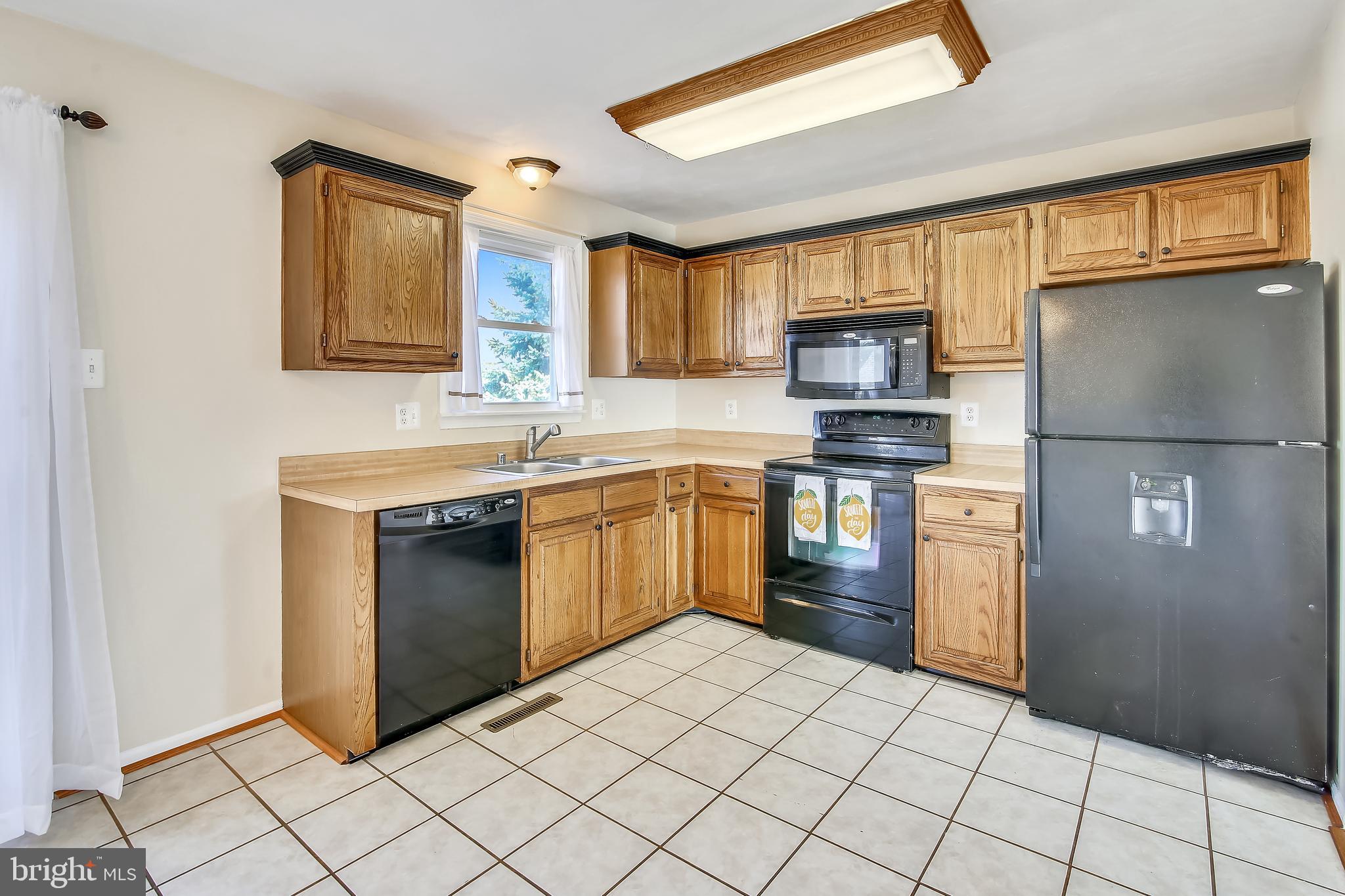 8 Centerside Road Mount Airy, MD 21771 - Photo 4 of 29 Kitchen