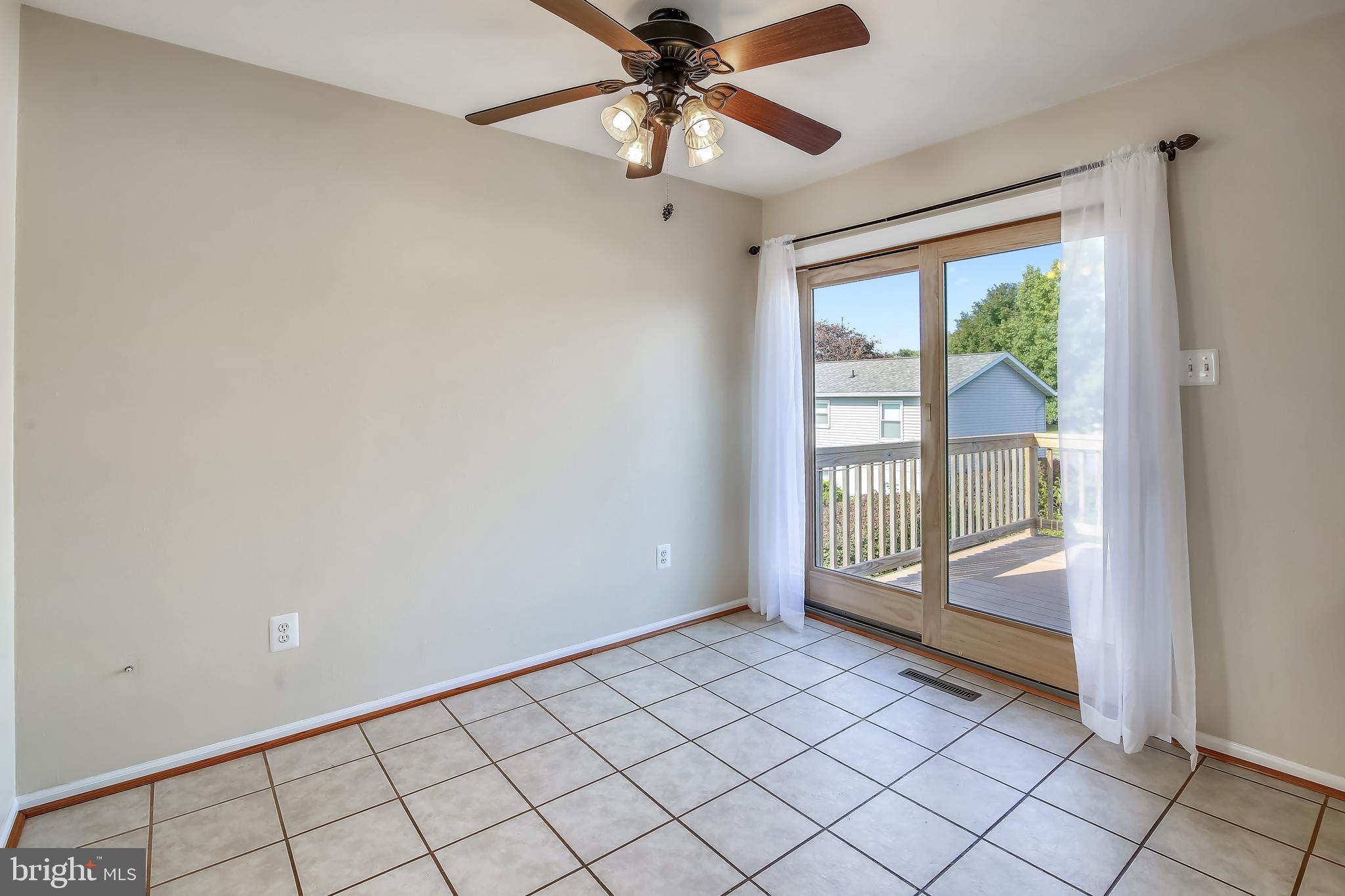 8 Centerside Road Mount Airy, MD 21771 - Photo 6 of 29 Eat-in kitchen area