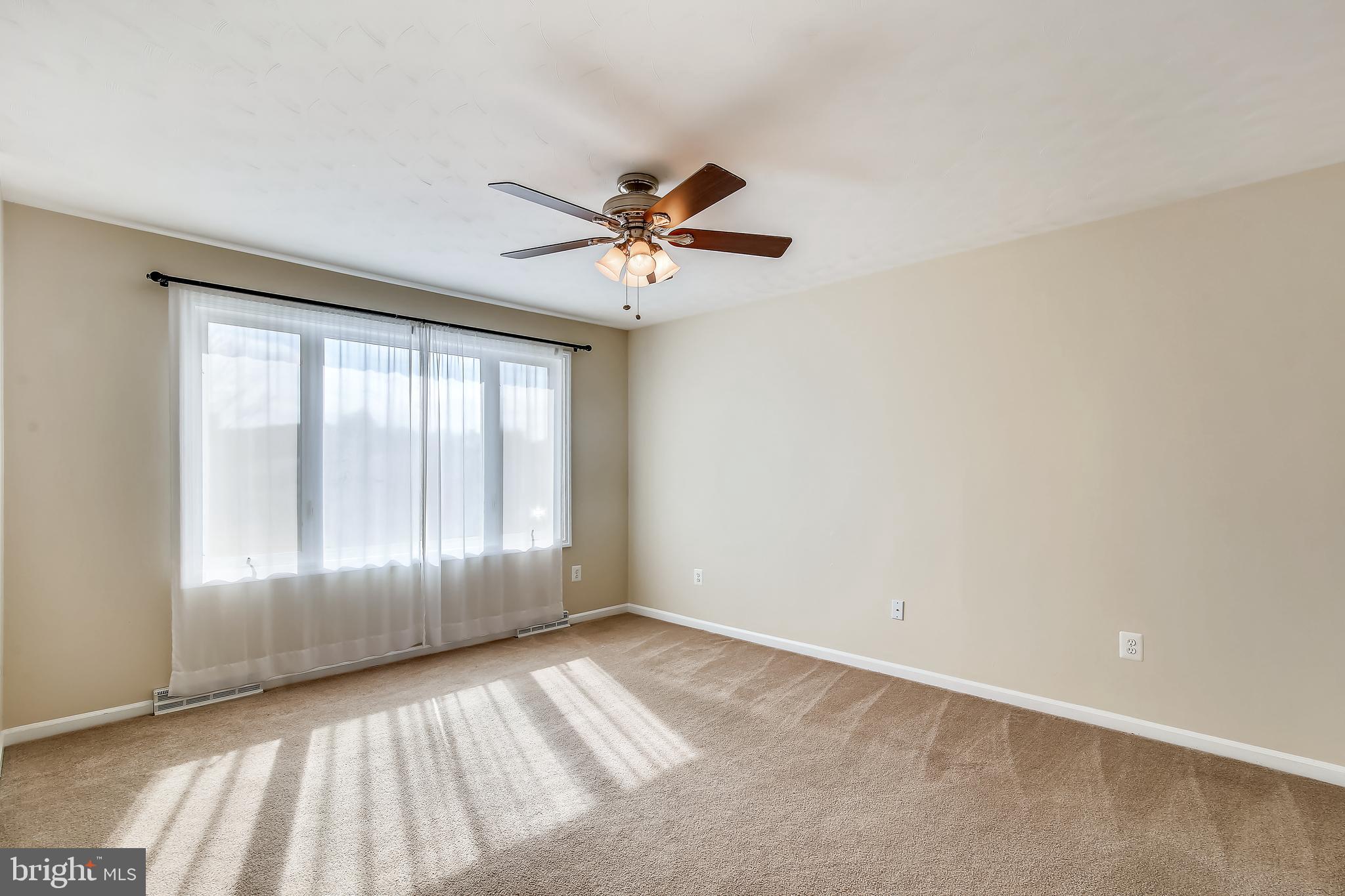 8 Centerside Road Mount Airy, MD 21771 - Photo 7 of 29 Living room