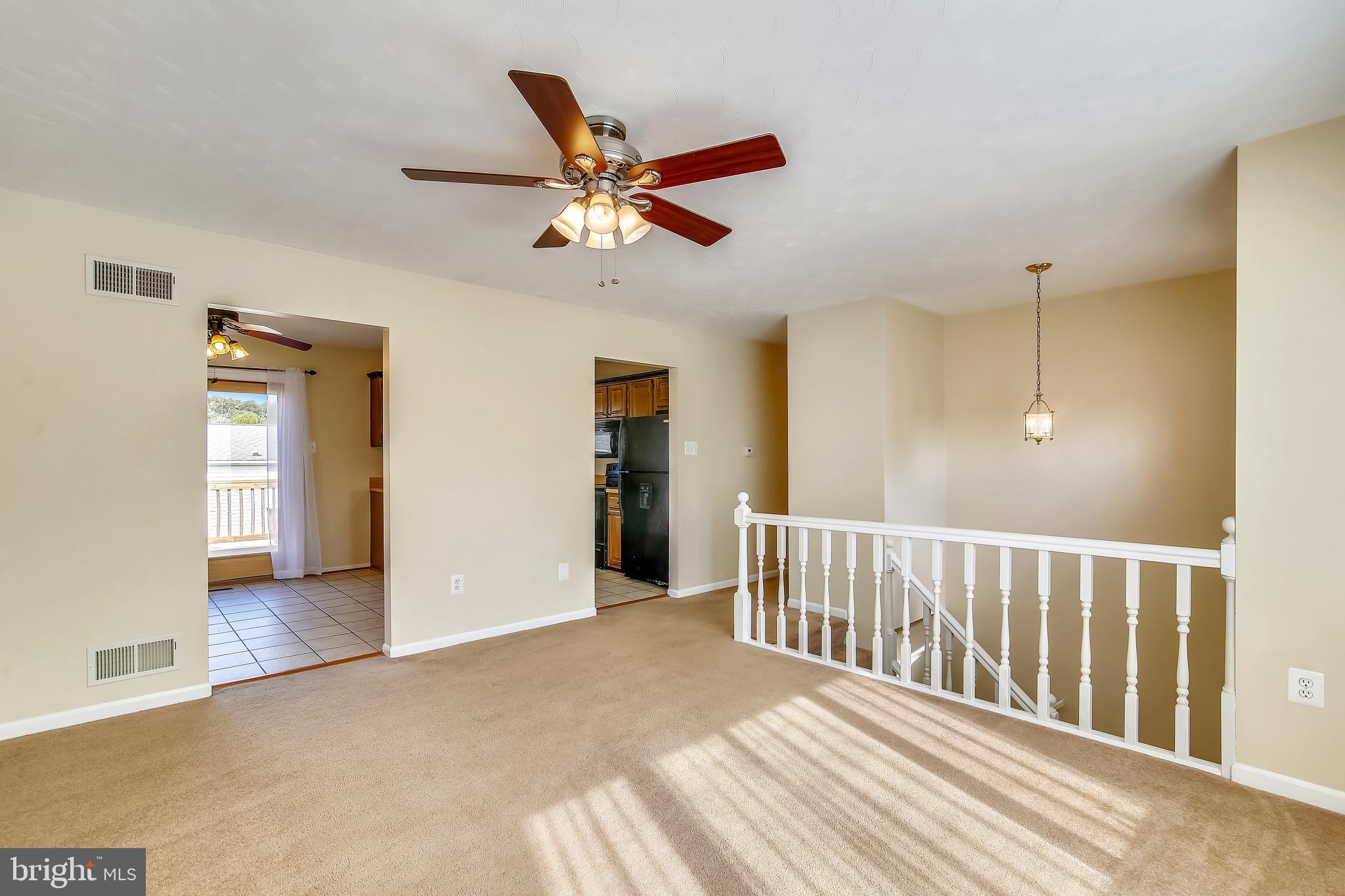 8 Centerside Road Mount Airy, MD 21771 - Photo 9 of 29 Living room
