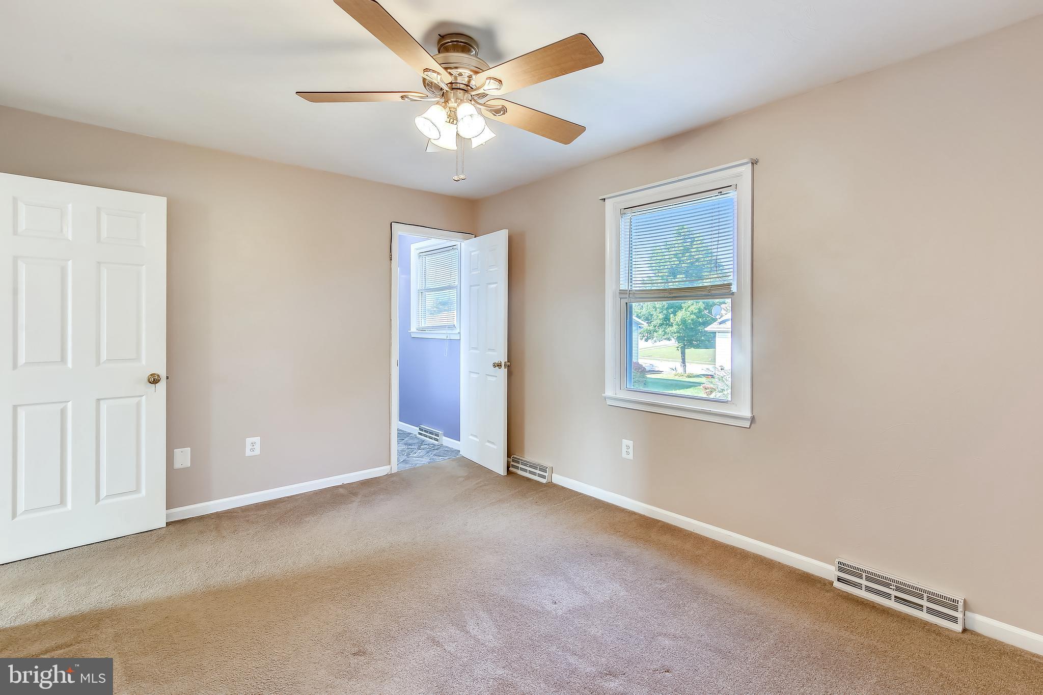 8 Centerside Road Mount Airy, MD 21771 - Photo 10 of 29 Master bedroom