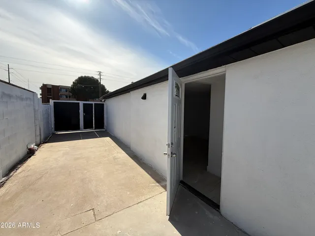 a view of a house with a backyard