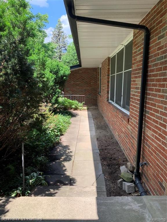 26466 Springland Street Farmington, MI 48334 - Photo 3 of 51