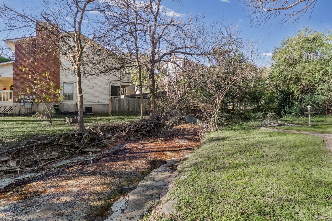 1713 Cinnamon Path, Unit B Austin, TX 78704 - Photo 27 of 32 a backyard of a house with lots of green space