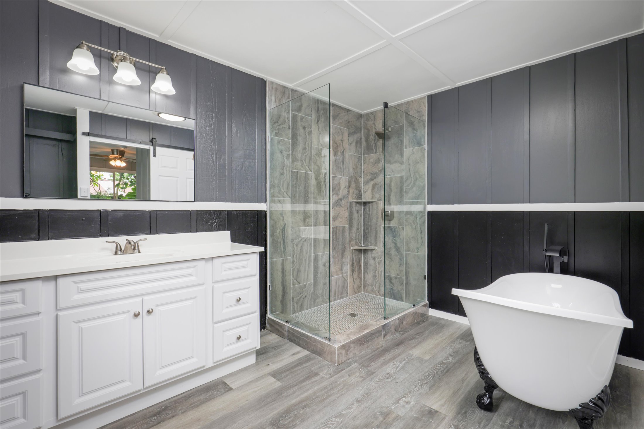 55-545 Hawi Road Hawi, HI 96719 - Photo 18 of 27 a bathroom with a sink a toilet and shower