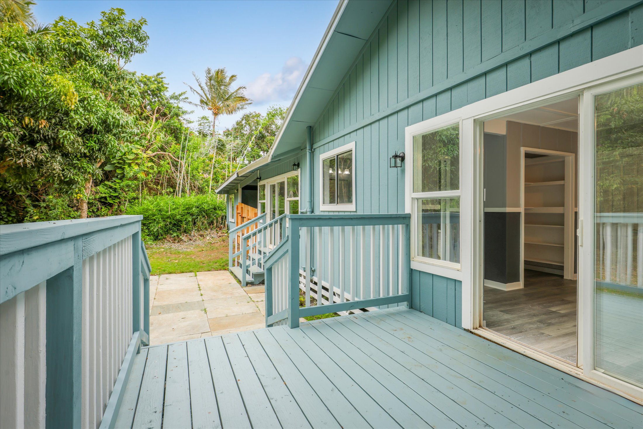 55-545 Hawi Road Hawi, HI 96719 - Photo 24 of 27 a view of a house with a porch