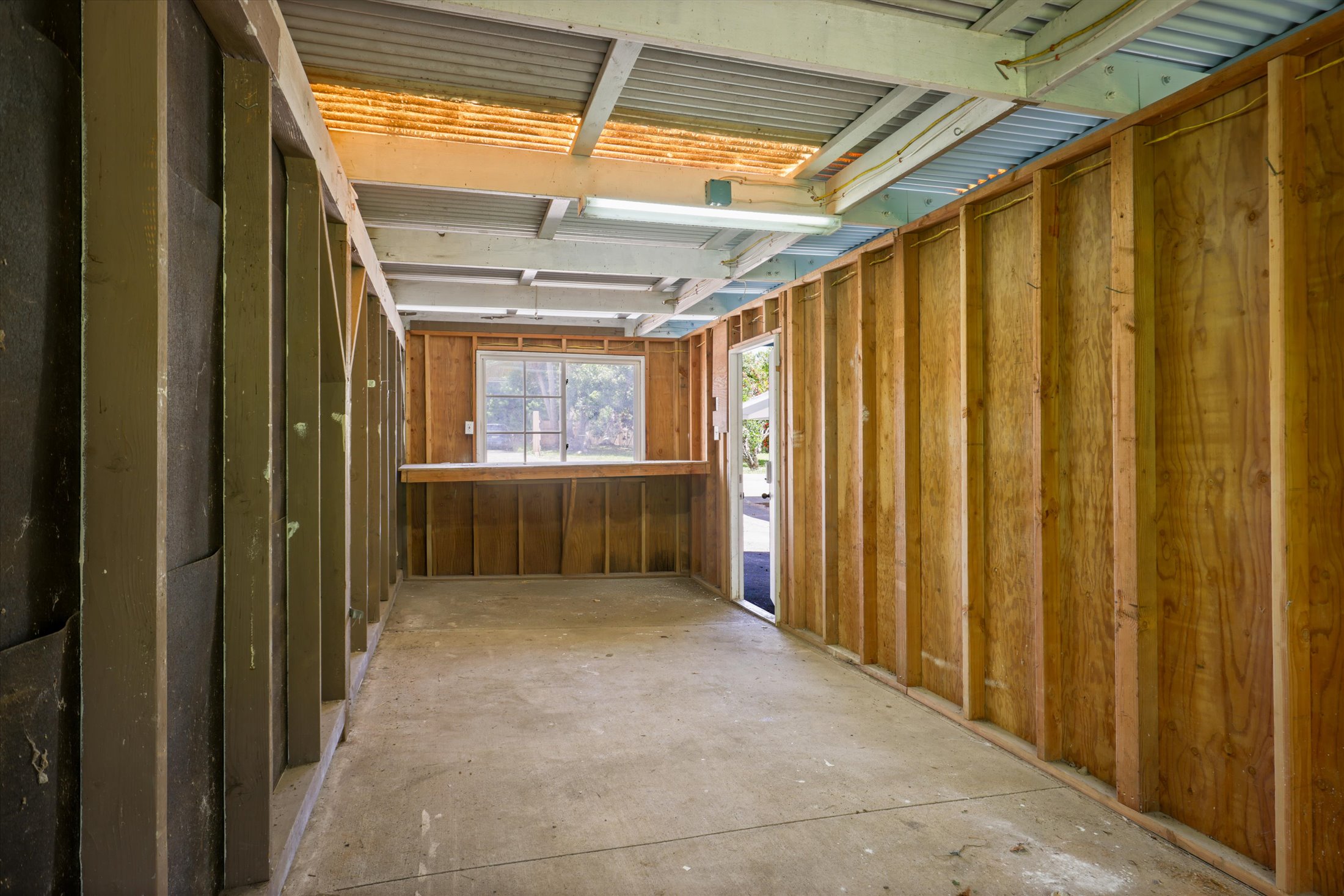 55-545 Hawi Road Hawi, HI 96719 - Photo 26 of 27 a view of an empty room with a window