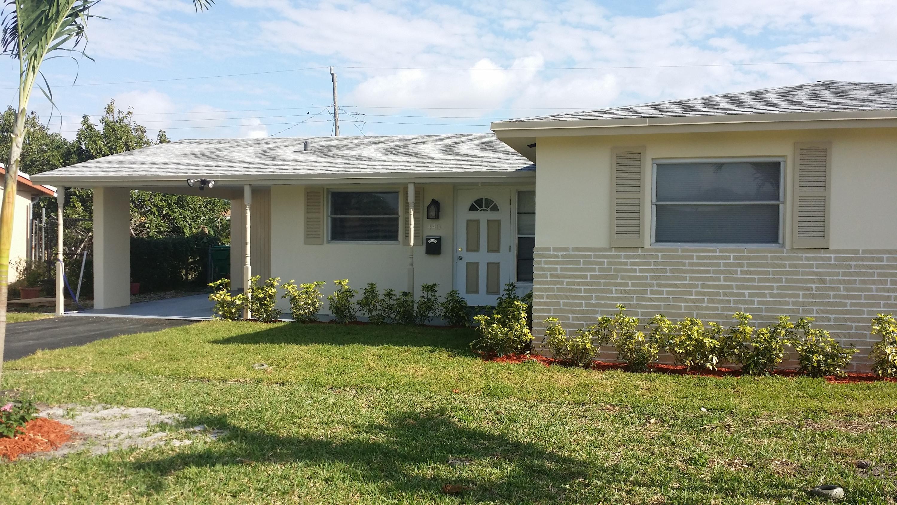 440 West 31st Street Riviera Beach, FL 33404 - Photo 8 of 8 front yard