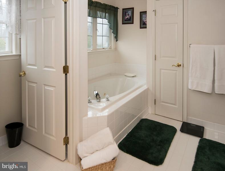 13635 Van Doren Road Manassas, VA 20112 - Photo 14 of 24 Bath (Master)