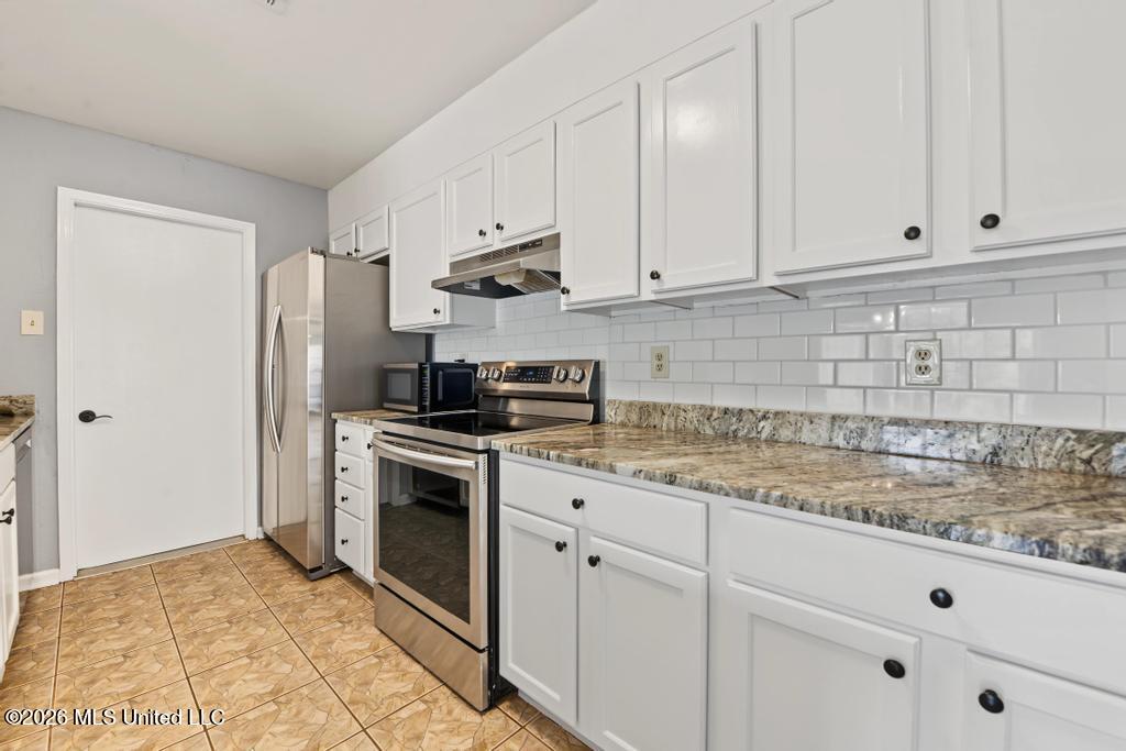 1337 Diller Road Ocean Springs, MS 39564 - Photo 8 of 21 Kitchen
