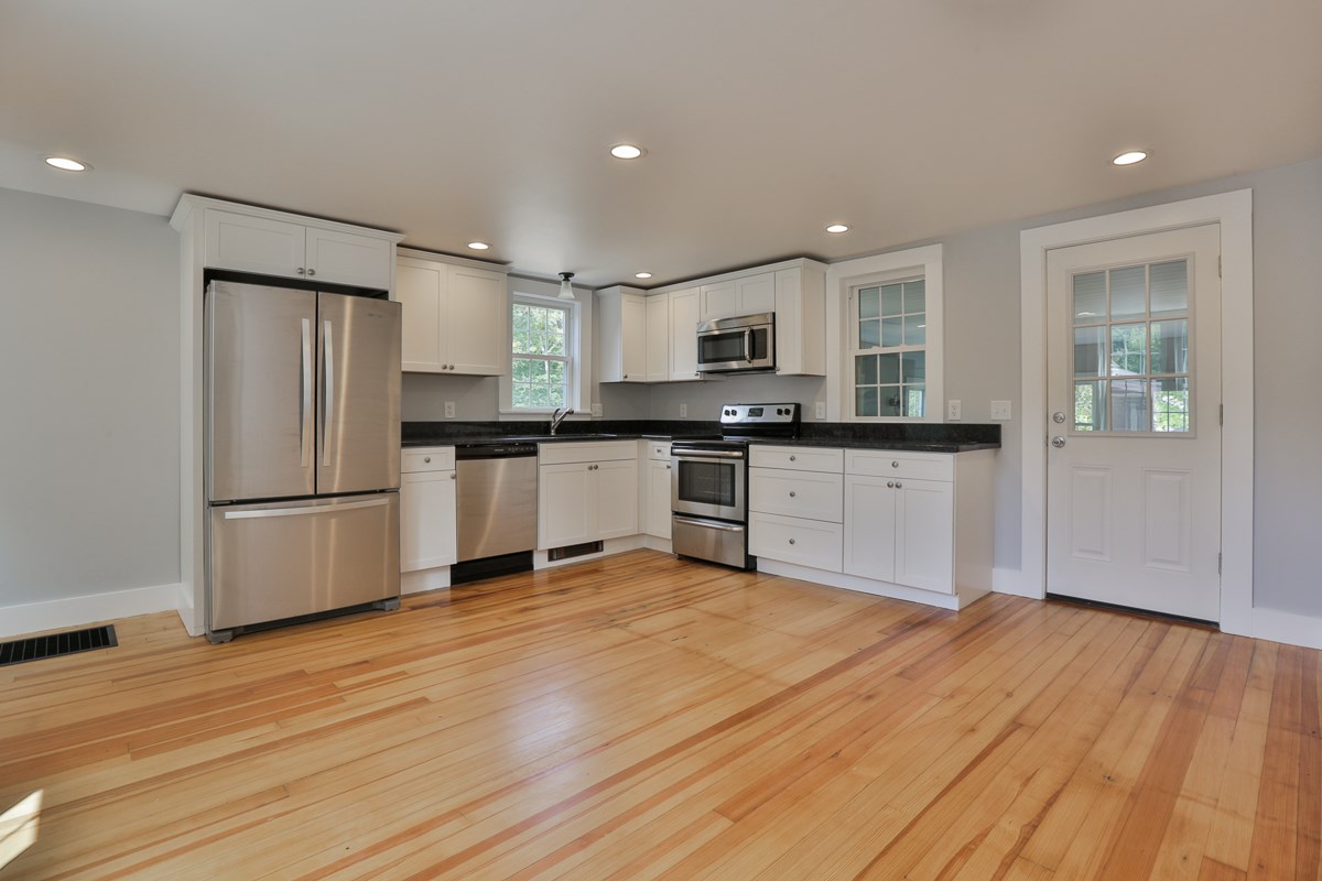 77 N Road Kingston, NH 03848 - Photo 16 of 36